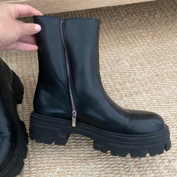 Black Lug Sole Chelsea boot - Picture 3 of 8